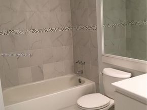 561 Racquet Club Rd 21, Weston FL 33326