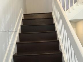 561 Racquet Club Rd 21, Weston FL 33326