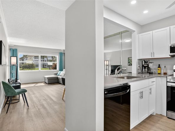 4706 NW 36th St 411, Lauderdale Lakes FL 33319