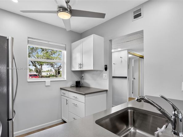 4706 NW 36th St 411, Lauderdale Lakes FL 33319