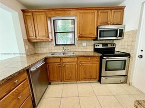 2320 S Cypress Bend Dr 204, Pompano Beach FL 33069