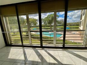 2320 S Cypress Bend Dr 204, Pompano Beach FL 33069