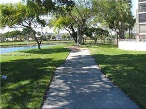 2320 S Cypress Bend Dr 204, Pompano Beach FL 33069