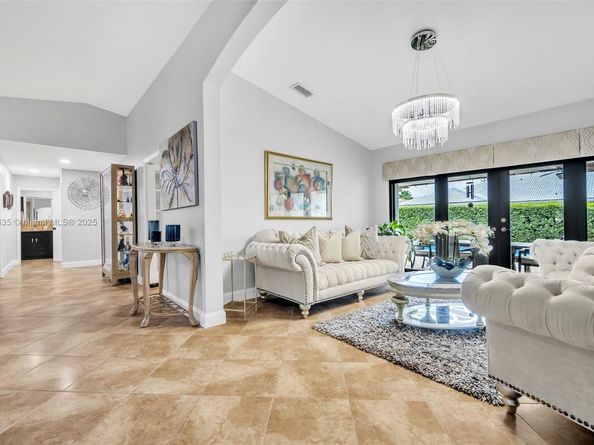 15462 SW 115th St, Miami FL 33196