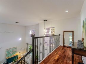 362 Lake Crest Ct, Weston FL 33326