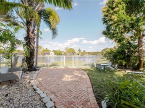 362 Lake Crest Ct, Weston FL 33326