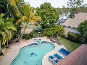 362 Lake Crest Ct, Weston FL 33326