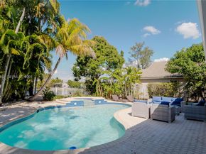 362 Lake Crest Ct, Weston FL 33326