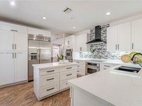 362 Lake Crest Ct, Weston FL 33326