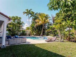 362 Lake Crest Ct, Weston FL 33326