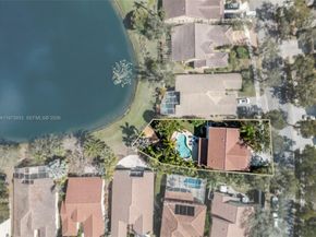 362 Lake Crest Ct, Weston FL 33326