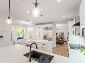 362 Lake Crest Ct, Weston FL 33326