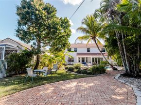 362 Lake Crest Ct, Weston FL 33326