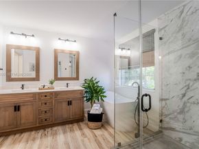 362 Lake Crest Ct, Weston FL 33326