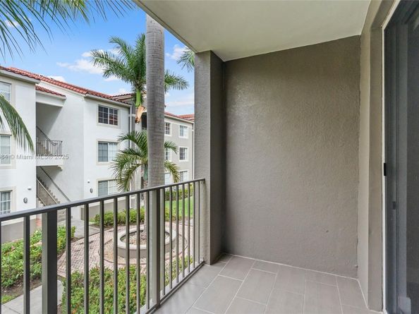 6861 SW 44th St 204, Miami FL 33155
