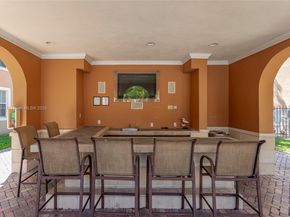 6861 SW 44th St 204, Miami FL 33155