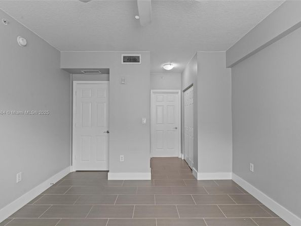 6861 SW 44th St 204, Miami FL 33155