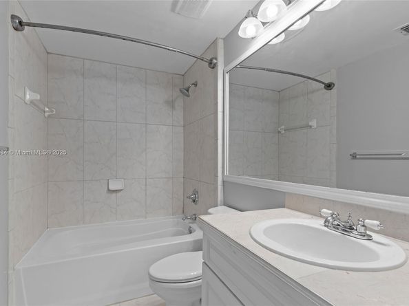 6861 SW 44th St 204, Miami FL 33155