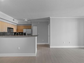 6861 SW 44th St 204, Miami FL 33155