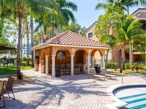 6861 SW 44th St 204, Miami FL 33155