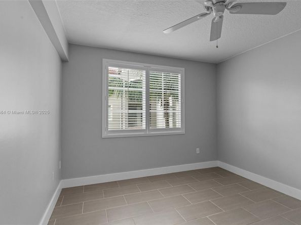 6861 SW 44th St 204, Miami FL 33155