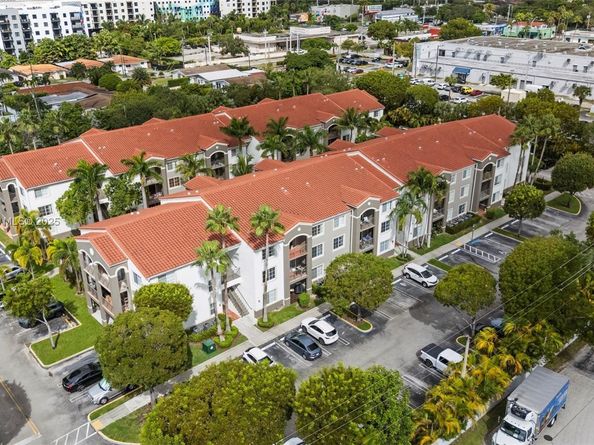 6861 SW 44th St 204, Miami FL 33155