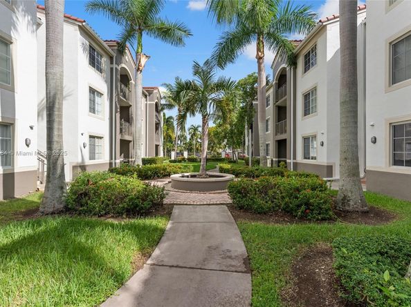 6861 SW 44th St 204, Miami FL 33155