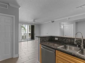 6861 SW 44th St 204, Miami FL 33155