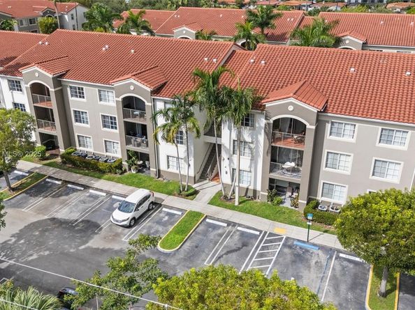 6861 SW 44th St 204, Miami FL 33155