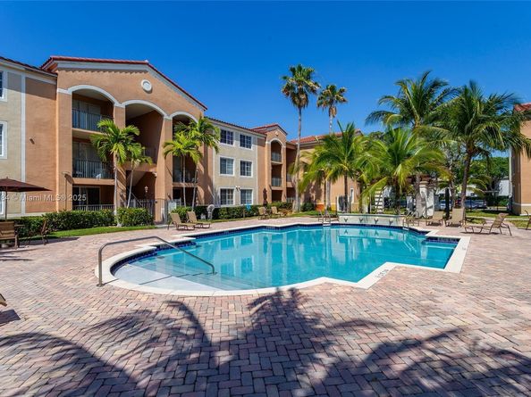 6861 SW 44th St 204, Miami FL 33155