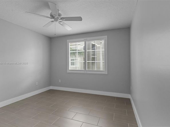 6861 SW 44th St 204, Miami FL 33155