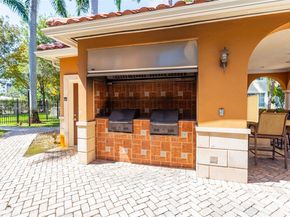 6861 SW 44th St 204, Miami FL 33155