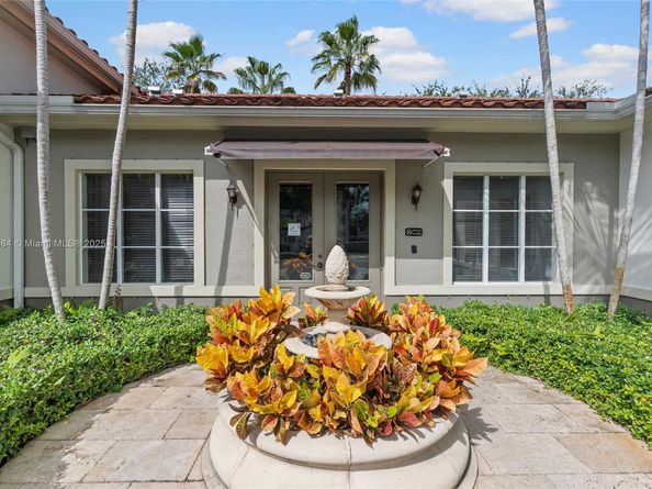 6861 SW 44th St 204, Miami FL 33155