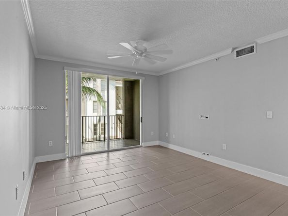 6861 SW 44th St 204, Miami FL 33155