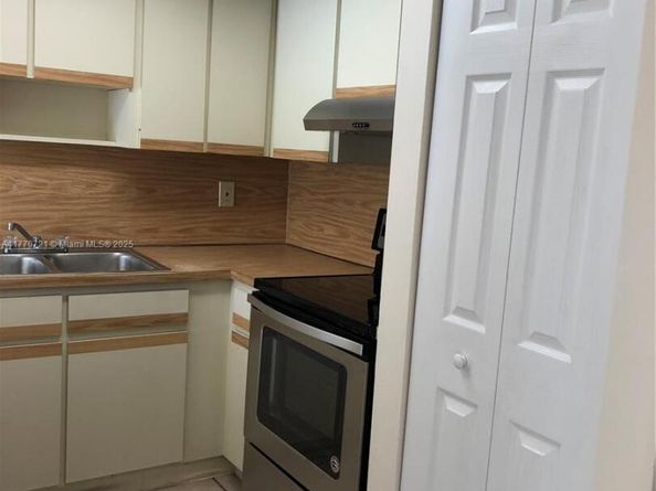 1624 NE 151st St 1624, Miami FL 33162
