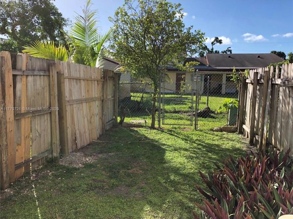 1624 NE 151st St 1624, Miami FL 33162