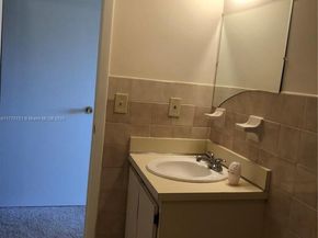 1624 NE 151st St 1624, Miami FL 33162