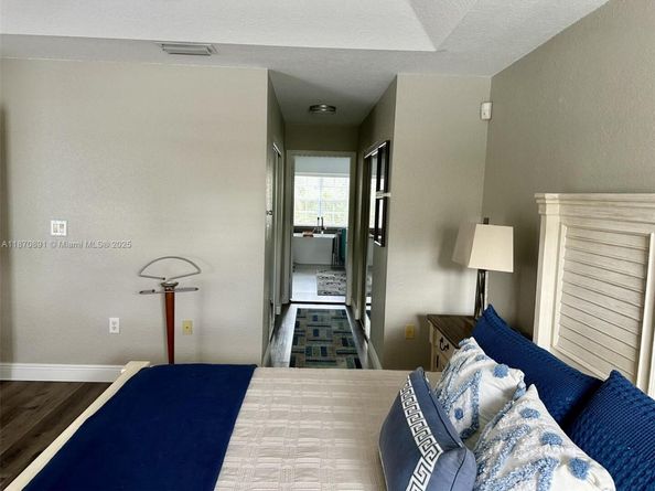 1930 NW 171st Ave, Pembroke Pines FL 33028