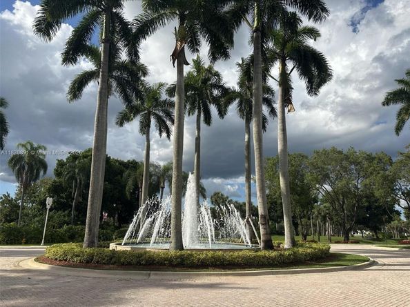 1930 NW 171st Ave, Pembroke Pines FL 33028