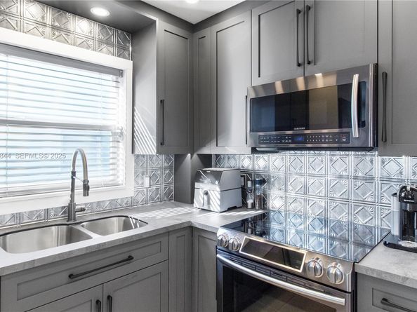 650 Pine Dr 20, Pompano Beach FL 33060