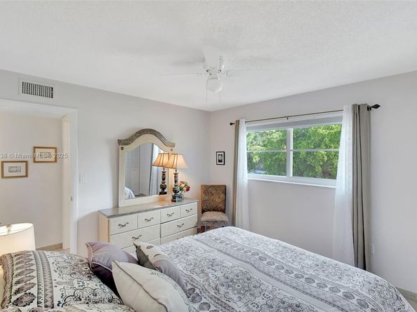 415 NE 2nd St 201, Hallandale Beach FL 33009