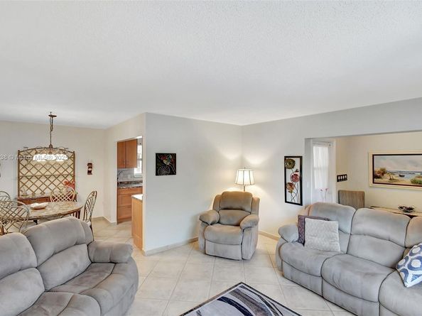 415 NE 2nd St 201, Hallandale Beach FL 33009
