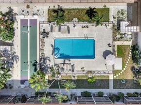 415 NE 2nd St 201, Hallandale Beach FL 33009