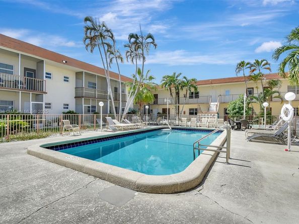 415 NE 2nd St 201, Hallandale Beach FL 33009