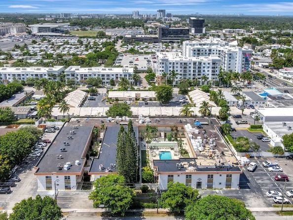 415 NE 2nd St 201, Hallandale Beach FL 33009