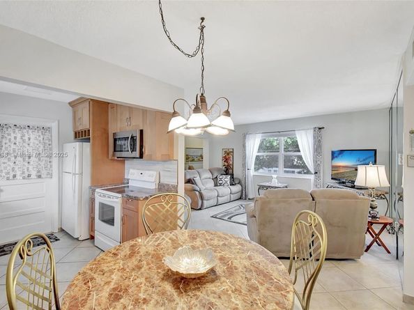 415 NE 2nd St 201, Hallandale Beach FL 33009