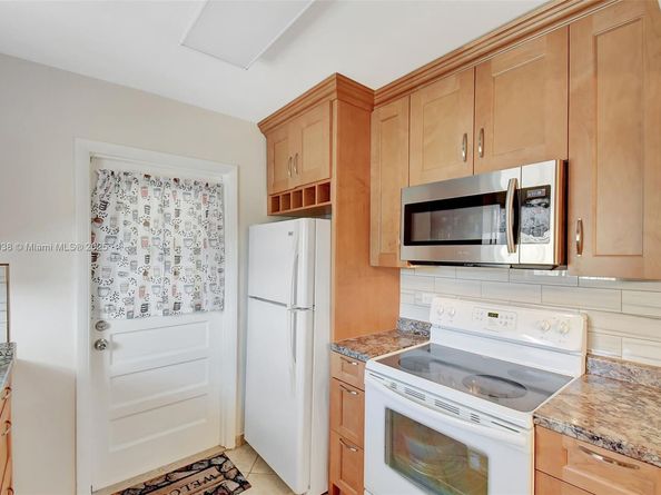 415 NE 2nd St 201, Hallandale Beach FL 33009