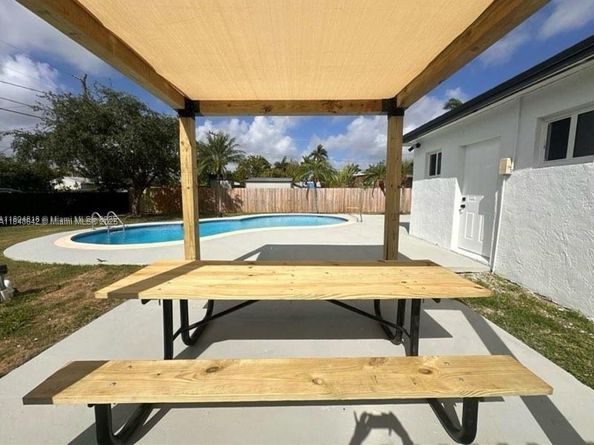 536 NW 7th St, Homestead FL 33030