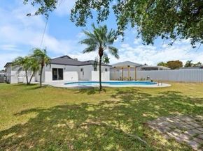 536 NW 7th St, Homestead FL 33030