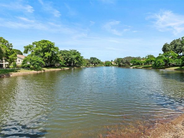 504 Gardens Drive 203, Pompano Beach FL 33069